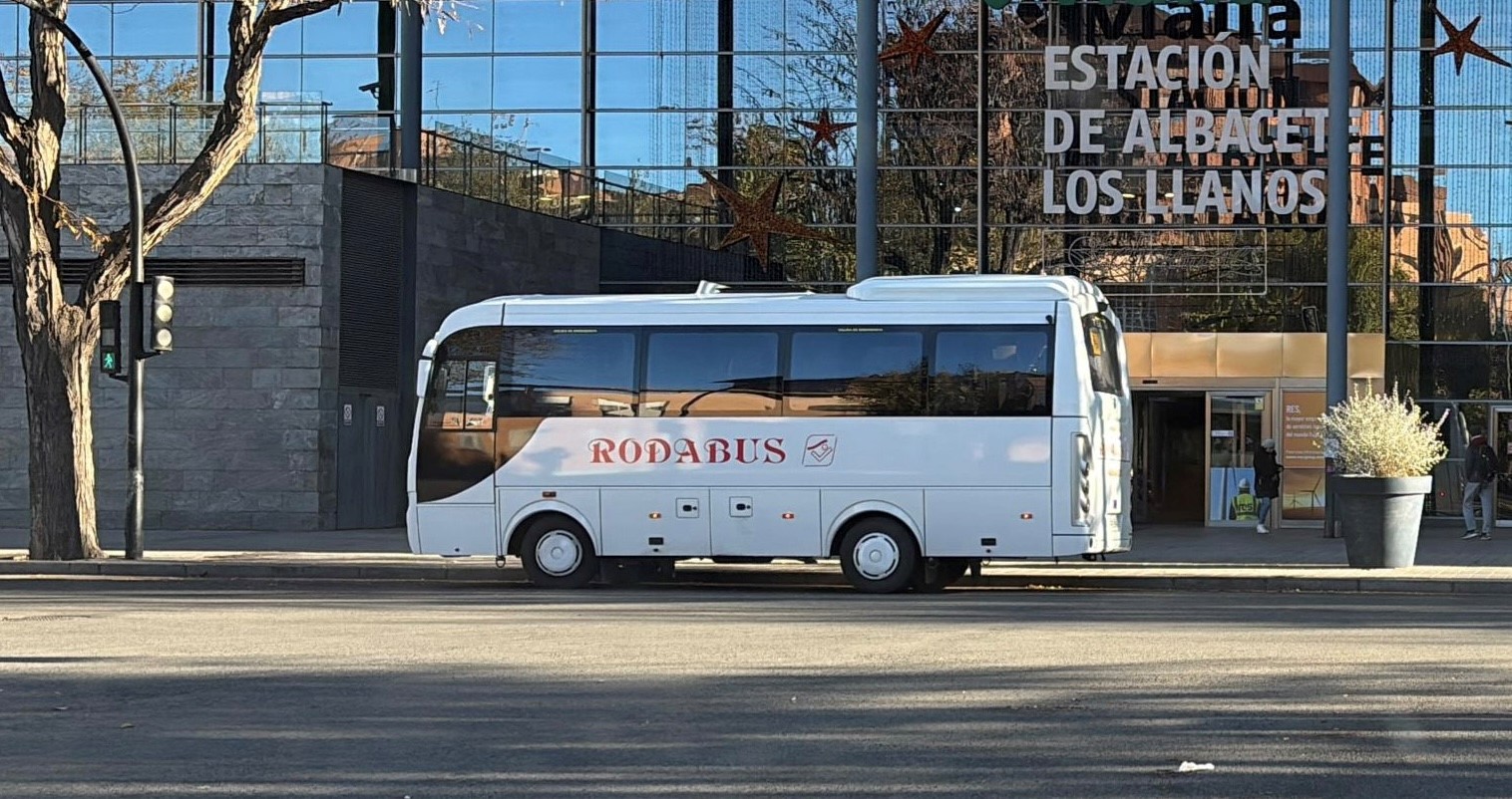 AUTOBUS PEQUEÑO